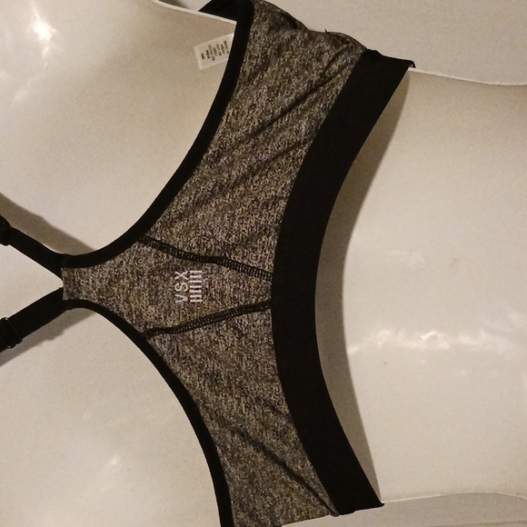 Victoria Secret  VSX Sports Bra with bra built in. Size 34C. - Picture 6 of 9